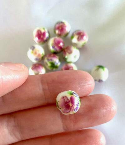 10mm Mauve Pink Flower Round Ceramic Bead - Image 2